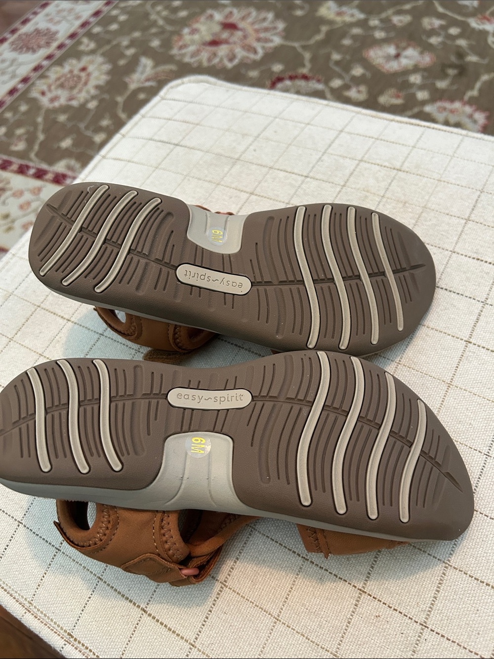 Easy Spirit Women’s Tan Suede Sandals/Size 6M - Picture 5 of 7